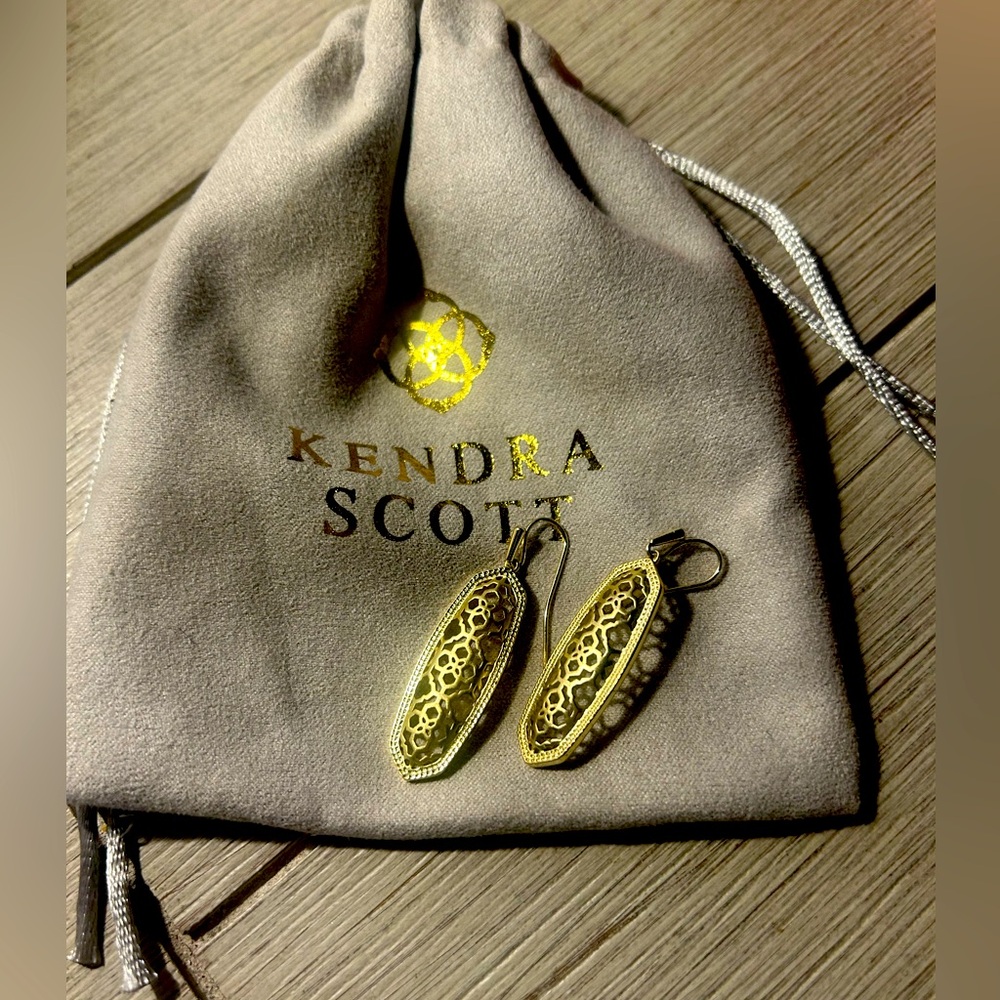 Kendra Scott Earrings in Gold EUC
